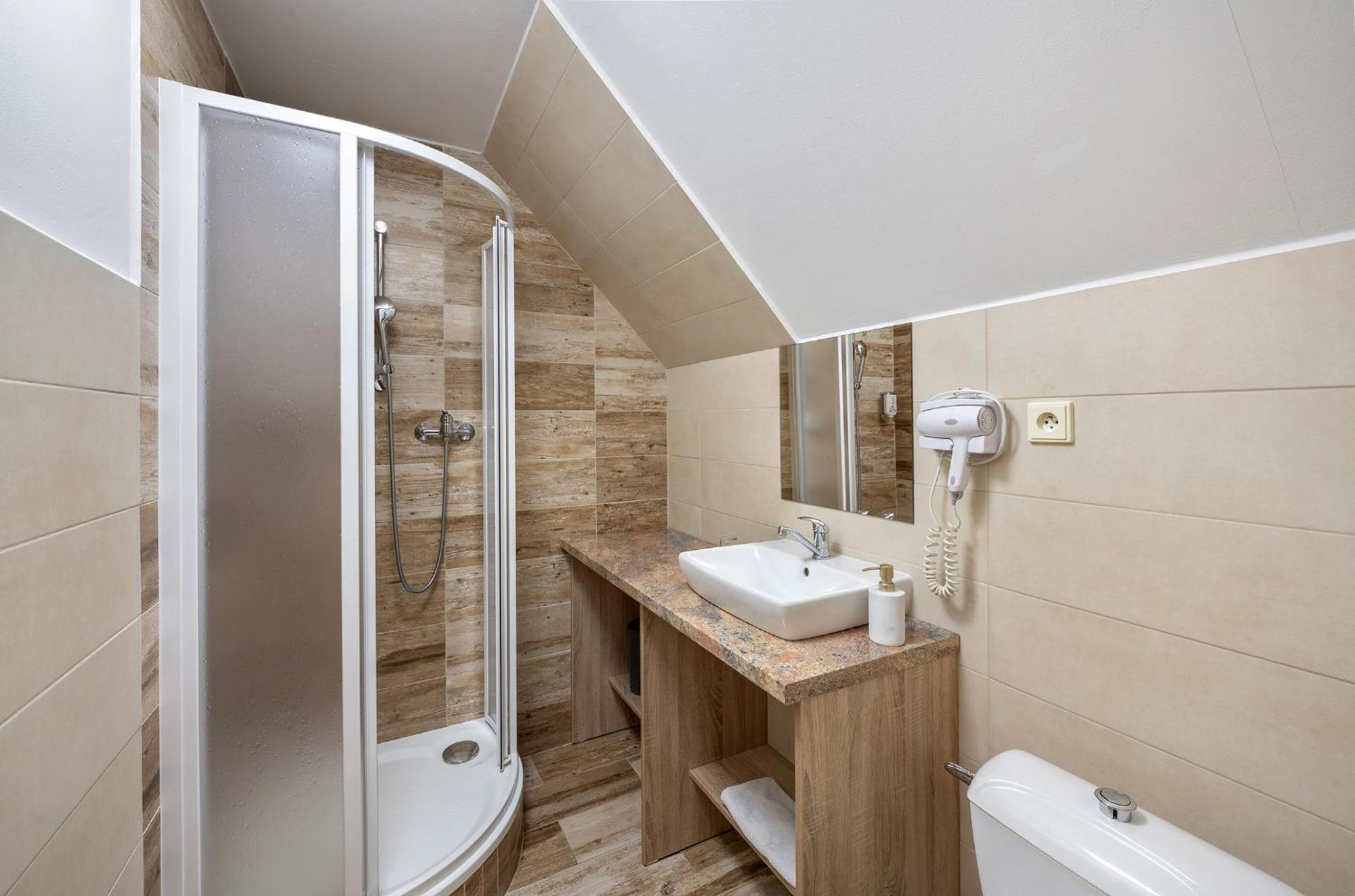 Rodinny Hotel Myslivna Тршебонь Екстер'єр фото