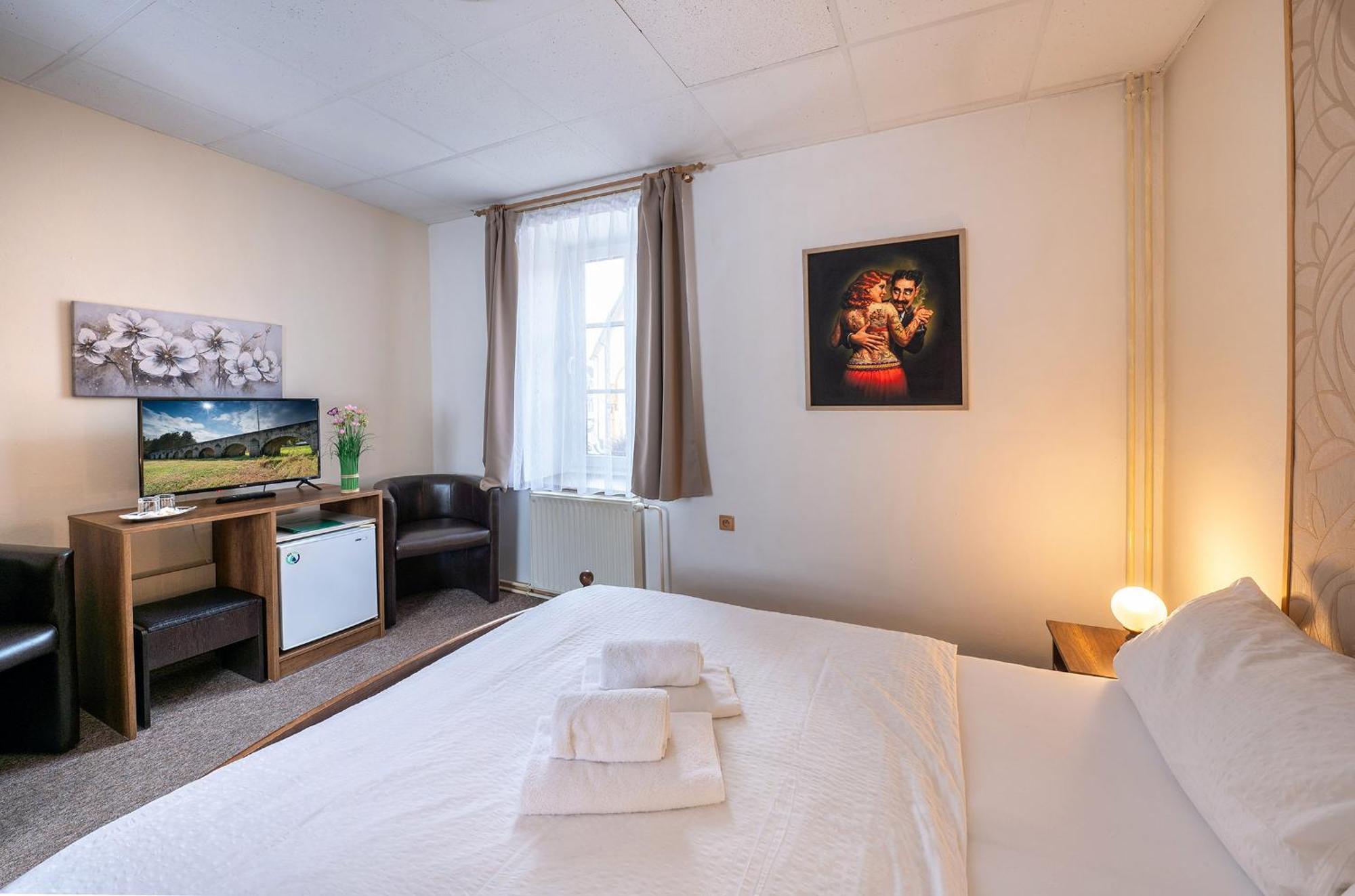 Rodinny Hotel Myslivna Тршебонь Екстер'єр фото