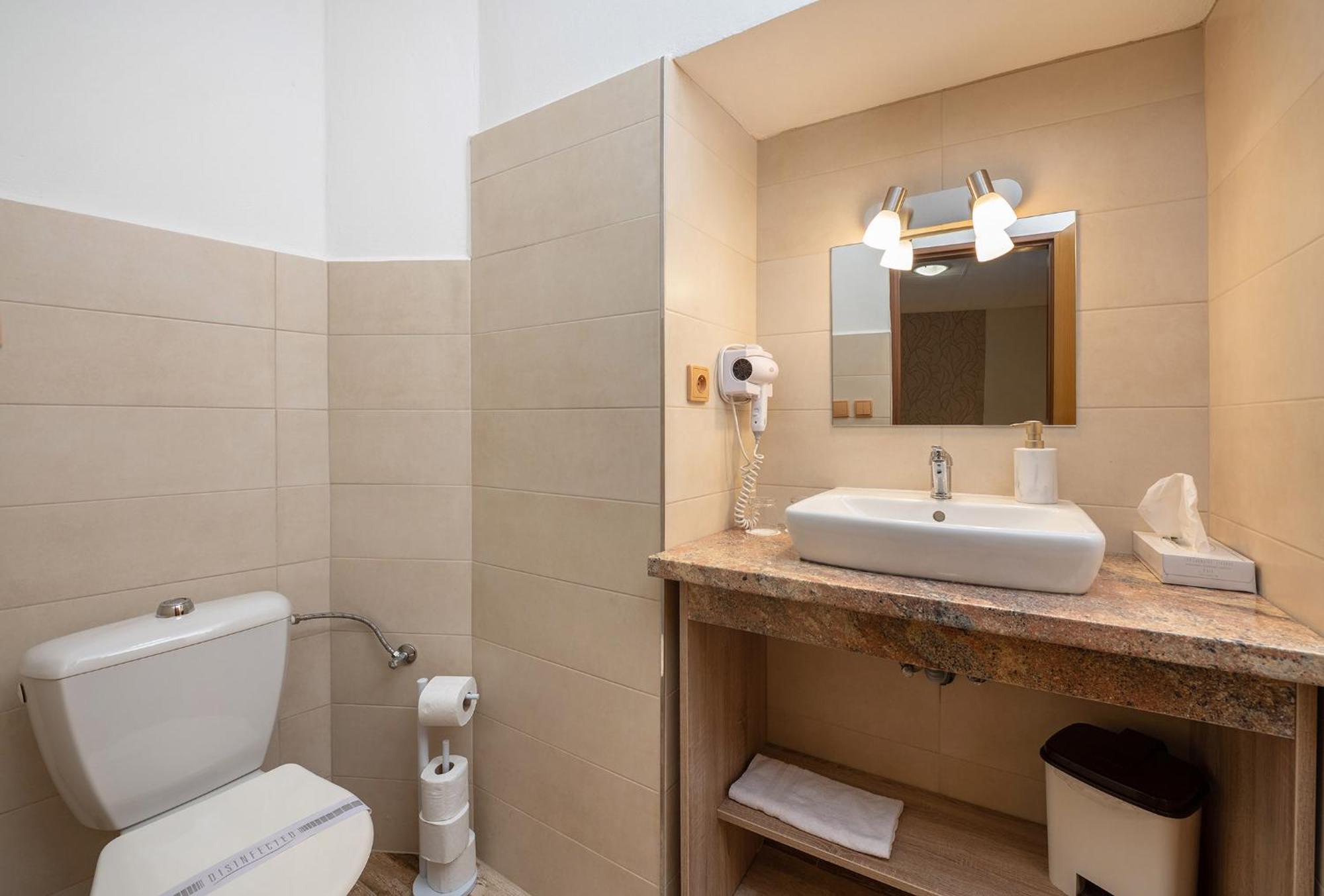Rodinny Hotel Myslivna Тршебонь Екстер'єр фото