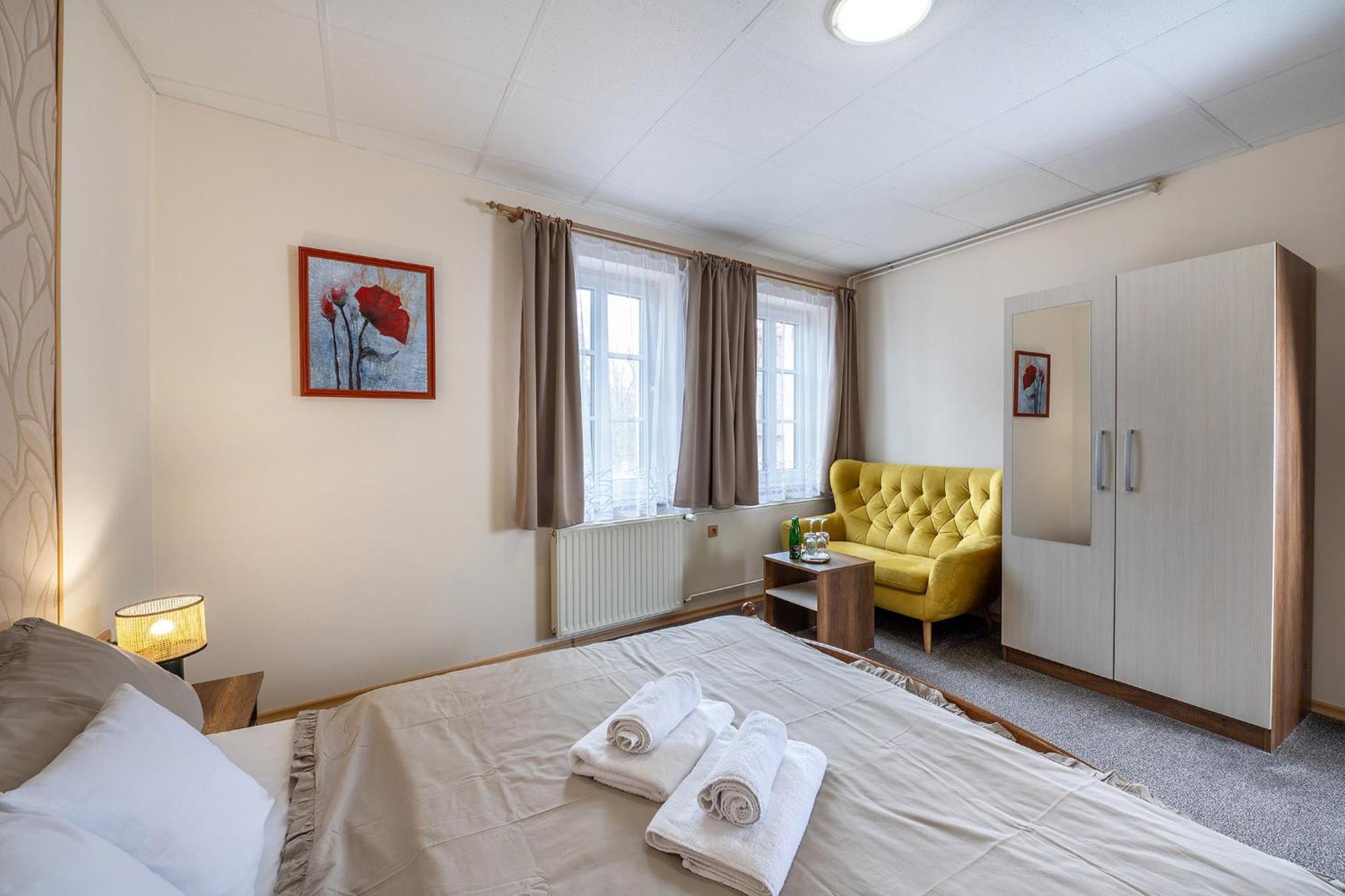 Rodinny Hotel Myslivna Тршебонь Екстер'єр фото