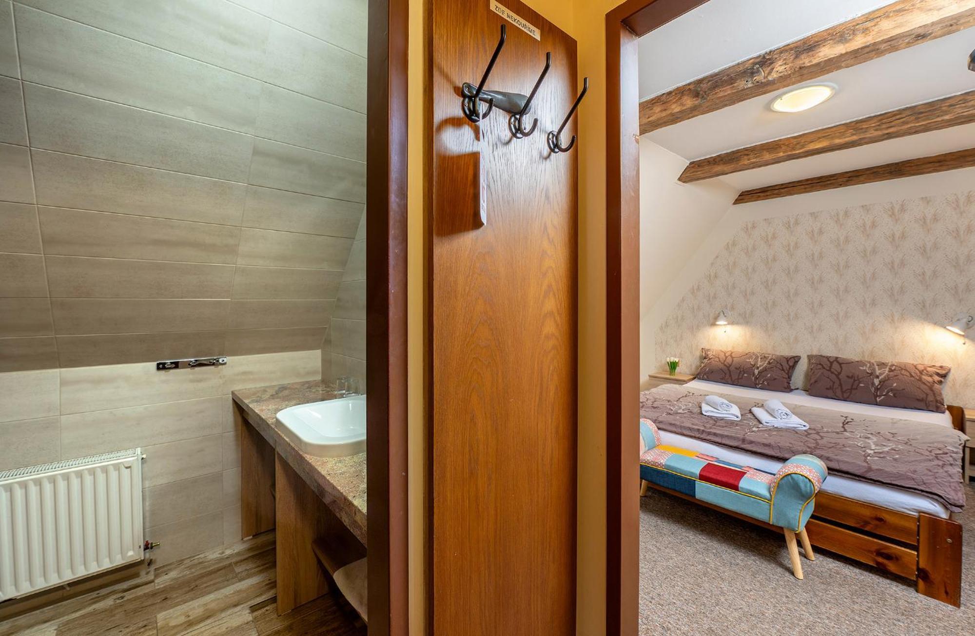 Rodinny Hotel Myslivna Тршебонь Екстер'єр фото