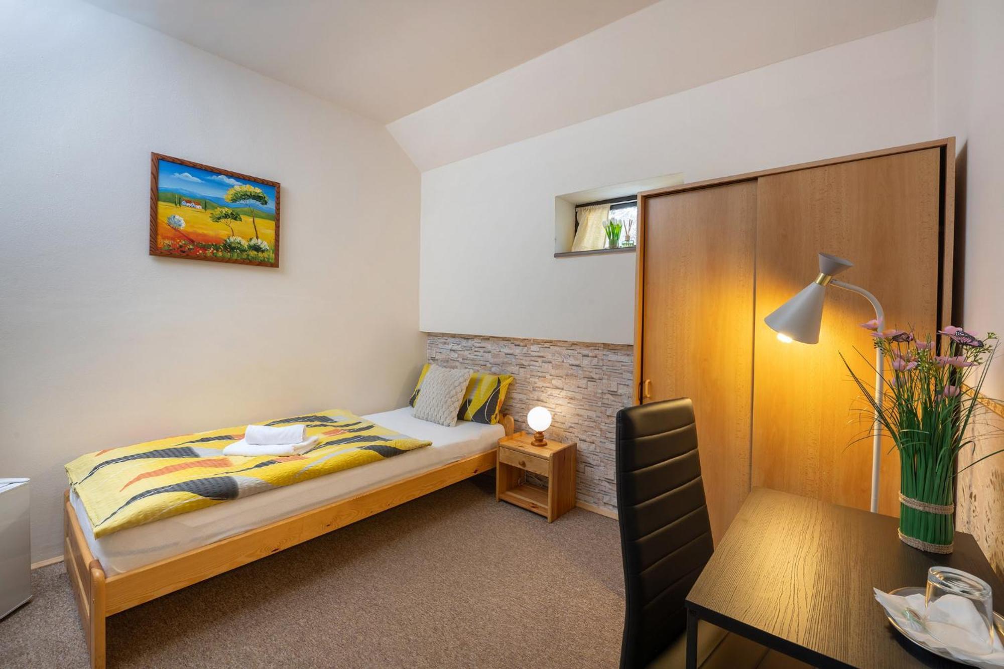 Rodinny Hotel Myslivna Тршебонь Екстер'єр фото