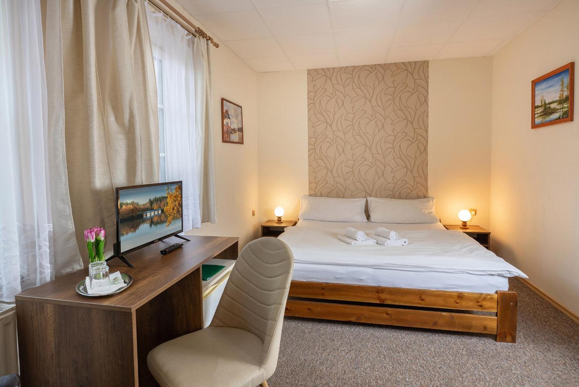 Rodinny Hotel Myslivna Тршебонь Екстер'єр фото